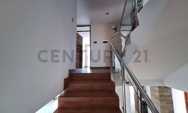 HERMOSA CASA EN VENTA EN RESIDENCIAL LAS VIÑAS DE POCOLLAY- TACNA