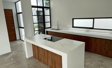 Casa para entrega inmediata de 3 recámaras a pie de calle en Dzitya