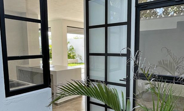 Casa para entrega inmediata de 3 recámaras a pie de calle en Dzitya