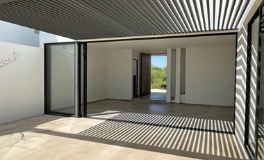 Casa para entrega inmediata de 3 recámaras a pie de calle en Dzitya