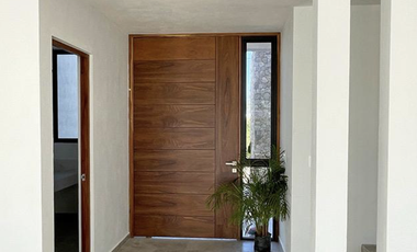 Casa para entrega inmediata de 3 recámaras a pie de calle en Dzitya