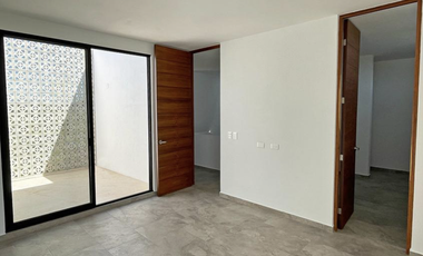 Casa para entrega inmediata de 3 recámaras a pie de calle en Dzitya