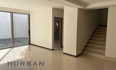 HURBAN VENDE casa con recámara en planta baja al norte en coto.