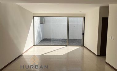 HURBAN VENDE casa con recámara en planta baja al norte en coto.