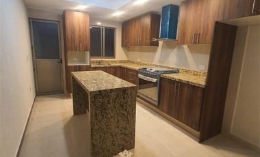 HURBAN VENDE casa con recámara en planta baja al norte en coto.