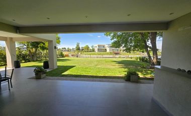 Alquiler de casa Amoblada en Terralagos -Canning