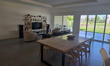 Alquiler de casa Amoblada en Terralagos -Canning