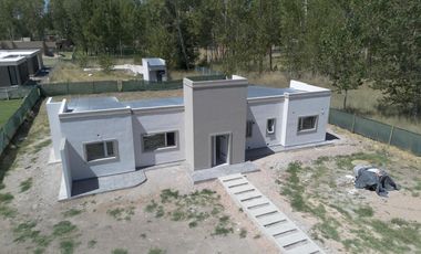 VENDE CASA EN LOS CANALES DE PLOTTIER