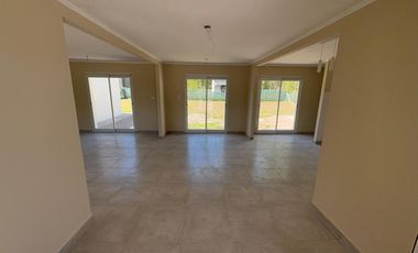 VENDE CASA EN LOS CANALES DE PLOTTIER