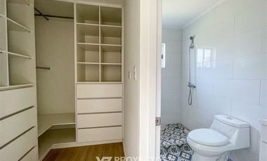 Casa en Arriendo en Alvaro Casanova, La reina