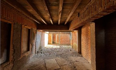 CASA EN VENTA / OPORTUNIDAD DE COMPRA/ EN OBRA NEGRA /  EN CONDOMINIO