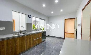 CASA EN ALQUILER EN MIRAFLORES, A PASOS DEL COLEGIO HUMBOLDT