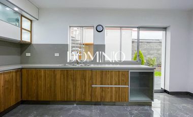 CASA EN ALQUILER EN MIRAFLORES, A PASOS DEL COLEGIO HUMBOLDT