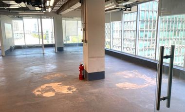 ARRIENDO Oficina habilitada de 309,85 m2, Metro Pedro de Valdivia