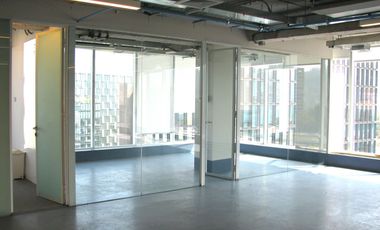 ARRIENDO Oficina habilitada de 309,85 m2, Metro Pedro de Valdivia