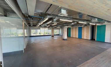 ARRIENDO Oficina habilitada de 309,85 m2, Metro Pedro de Valdivia