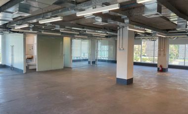 ARRIENDO Oficina habilitada de 309,85 m2, Metro Pedro de Valdivia