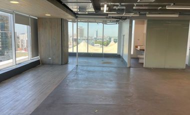 ARRIENDO Oficina habilitada de 309,85 m2, Metro Pedro de Valdivia