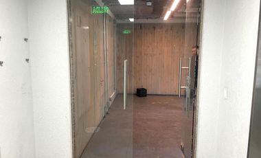 ARRIENDO Oficina habilitada de 309,85 m2, Metro Pedro de Valdivia
