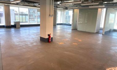 ARRIENDO Oficina habilitada de 309,85 m2, Metro Pedro de Valdivia