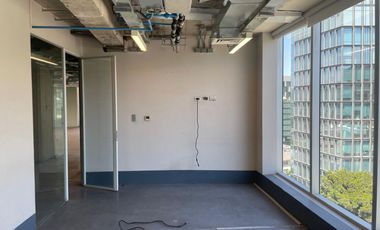 ARRIENDO Oficina habilitada de 309,85 m2, Metro Pedro de Valdivia