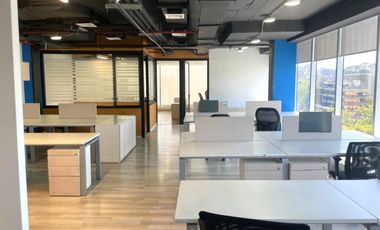 ARRIENDO Oficina habilitada de 153,31 m2 , Metro Pedro de Valdivia