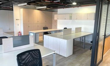 ARRIENDO Oficina habilitada de 153,31 m2 , Metro Pedro de Valdivia