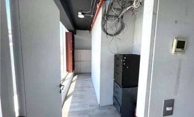 ARRIENDO Oficina habilitada de 153,31 m2 , Metro Pedro de Valdivia