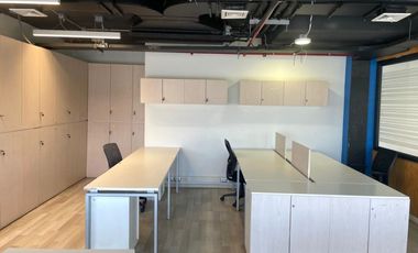 ARRIENDO Oficina habilitada de 153,31 m2 , Metro Pedro de Valdivia