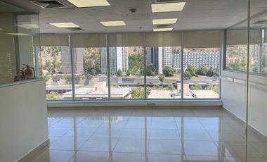 ARRIENDO Oficina habilitada de 201,23 m2, Metro Pedro de Valdivia