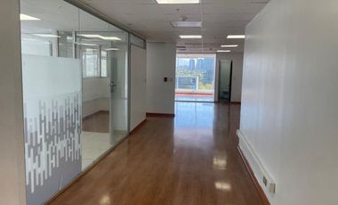 ARRIENDO Oficina habilitada de 201,23 m2, Metro Pedro de Valdivia