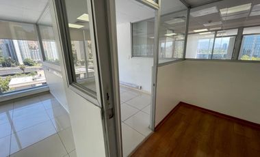 ARRIENDO Oficina habilitada de 201,23 m2, Metro Pedro de Valdivia