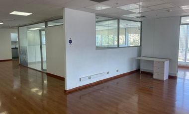 ARRIENDO Oficina habilitada de 201,23 m2, Metro Pedro de Valdivia