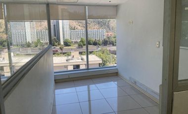 ARRIENDO Oficina habilitada de 201,23 m2, Metro Pedro de Valdivia