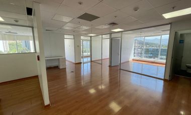 ARRIENDO Oficina habilitada de 201,23 m2, Metro Pedro de Valdivia