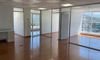ARRIENDO Oficina habilitada de 201,23 m2, Metro Pedro de Valdivia