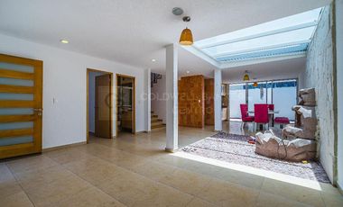 Casa en Venta en Punta Juriquilla: Exclusividad, Espacio y Comodidad en Altavista Condominio Puerta de Hierro