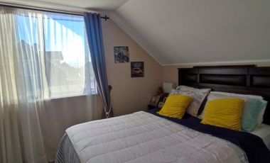 LINDA CASA CON GRAN TERRAZA TECHADA Y PATIO