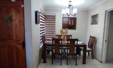 LINDA CASA CON GRAN TERRAZA TECHADA Y PATIO