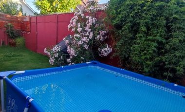 LINDA CASA CON GRAN TERRAZA TECHADA Y PATIO