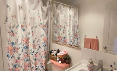 LINDA CASA CON GRAN TERRAZA TECHADA Y PATIO