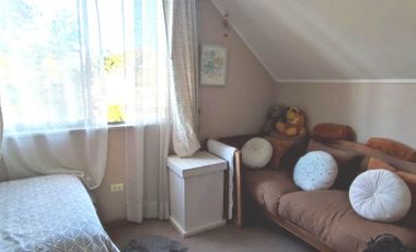 LINDA CASA CON GRAN TERRAZA TECHADA Y PATIO