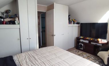 LINDA CASA CON GRAN TERRAZA TECHADA Y PATIO