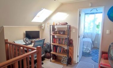 LINDA CASA CON GRAN TERRAZA TECHADA Y PATIO