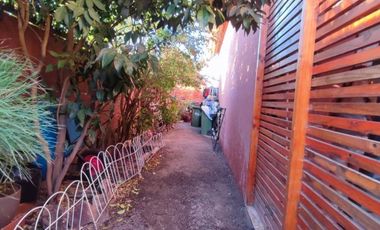 LINDA CASA CON GRAN TERRAZA TECHADA Y PATIO