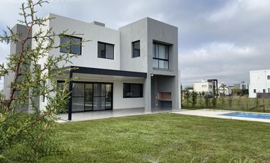 Casa en venta en Lagos de Canning