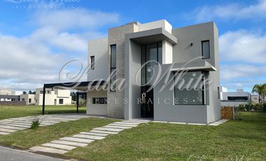 Casa en venta en Lagos de Canning