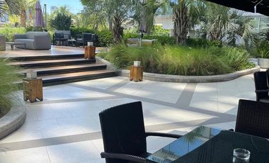 VENTA DEPARTAMENTO SUITE 2 AMBIENTES AMOBLADA  CON   COCHERA EN SLS  PUERTO MADERO APTO PROFESIONAL
