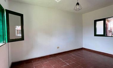 Departamento en avenida Tambor de Tacuarí y avenida Jauretche
