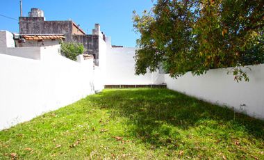 Excelente departamento en venta apto credito en San isidro - 2 dorm -PB c/ jardin